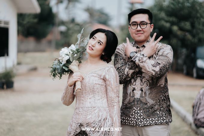 The Engagement of Andari & Fatahillah by alienco photography - 047