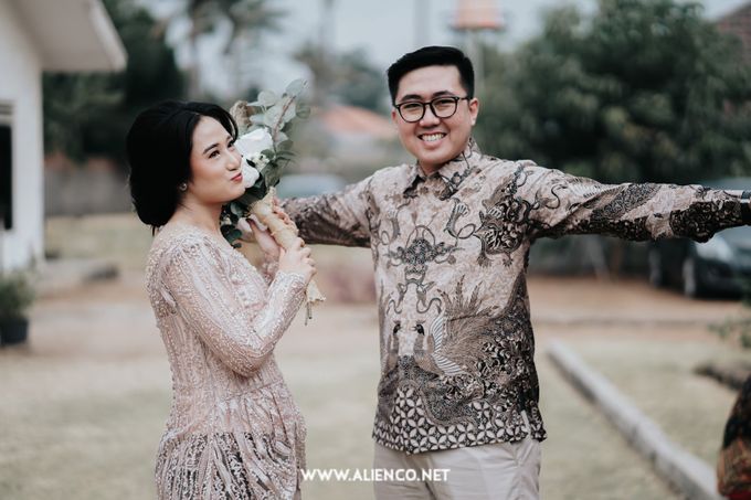 The Engagement of Andari & Fatahillah by alienco photography - 049