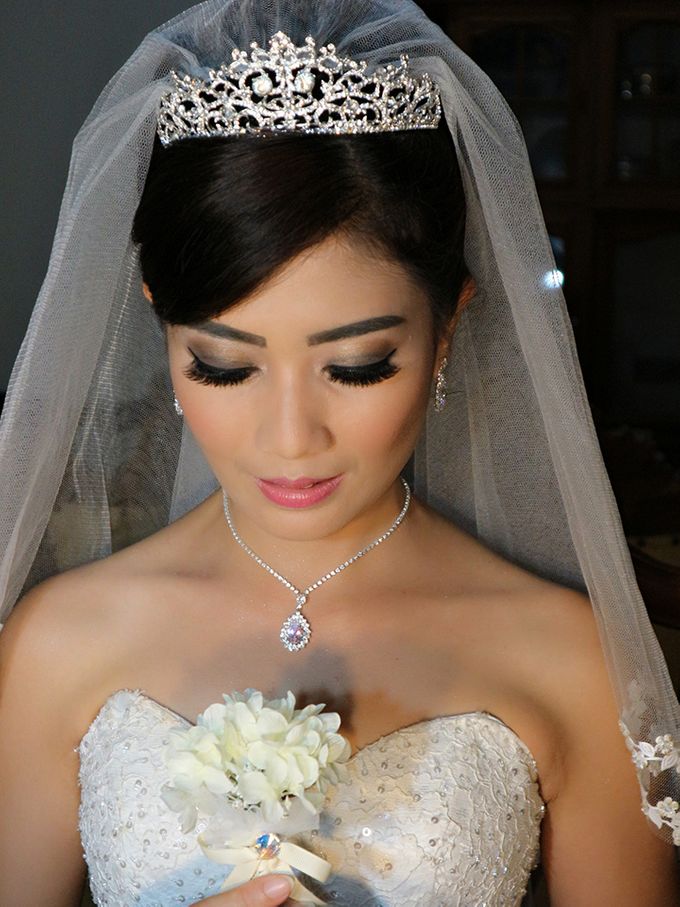 Wedding Day Makeup & Hairdo for Widya by Nike Makeup & Hairdo - 008 Wedding Day Makeup & Hairdo for Widya by Nike Makeup & Hairdo - 008