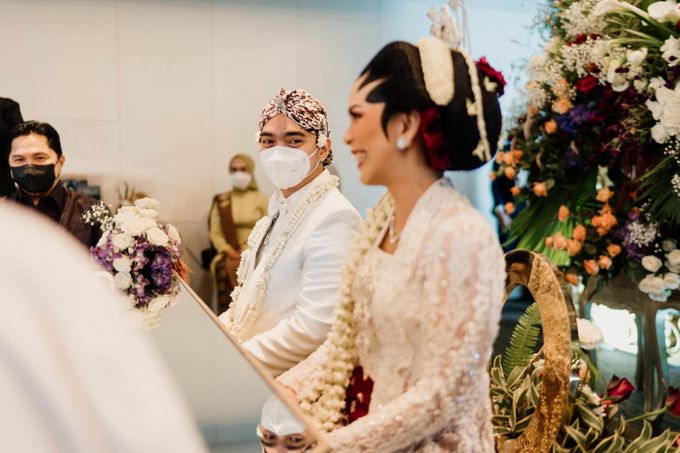 Octa & Lenggo Wedding at JS Luwansa Jakarta by Kynara Roemah Penganten - 014 Octa & Lenggo Wedding at JS Luwansa Jakarta by Kynara Roemah Penganten - 014