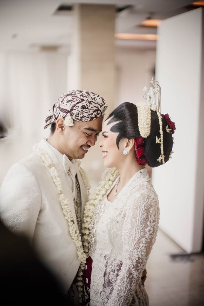 Octa & Lenggo Wedding at JS Luwansa Jakarta by Kynara Roemah Penganten - 026 Octa & Lenggo Wedding at JS Luwansa Jakarta by Kynara Roemah Penganten - 026