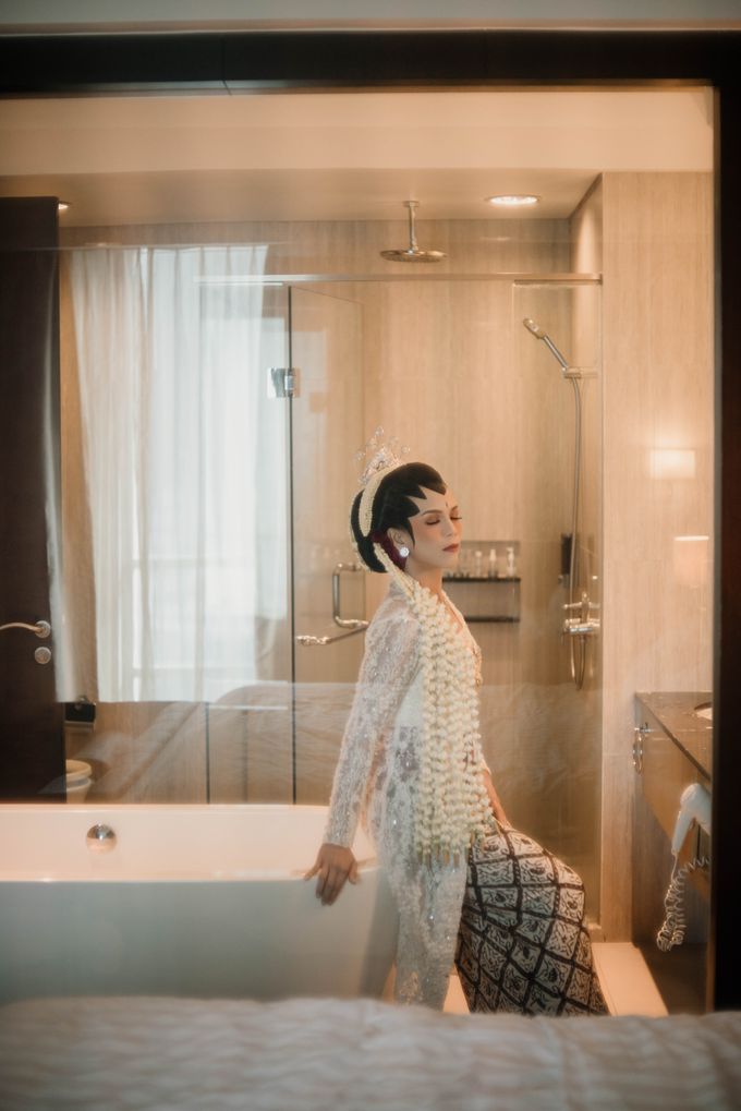 Octa & Lenggo Wedding at JS Luwansa Jakarta by Kynara Roemah Penganten - 035 Octa & Lenggo Wedding at JS Luwansa Jakarta by Kynara Roemah Penganten - 035