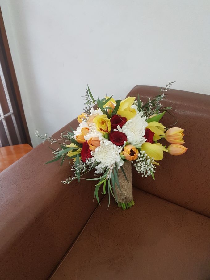 Handbouquet For Harrys Decor by nanami florist