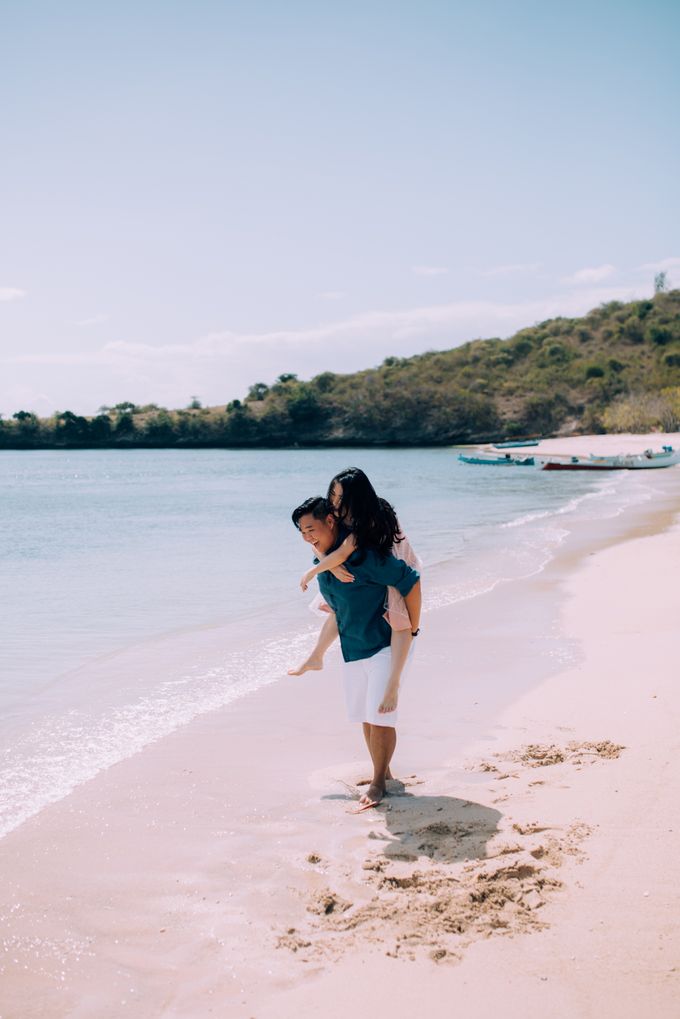 Destination Prewedding Lombok with Diverse Magnificent Landscapes by fire, wood & earth - 041 Destination Prewedding Lombok with Diverse Magnificent Landscapes by fire, wood & earth - 041