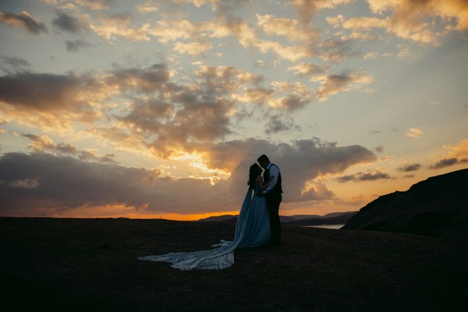 Destination Prewedding Lombok with Diverse Magnificent Landscapes by FIRE, WOOD & EARTH - 004