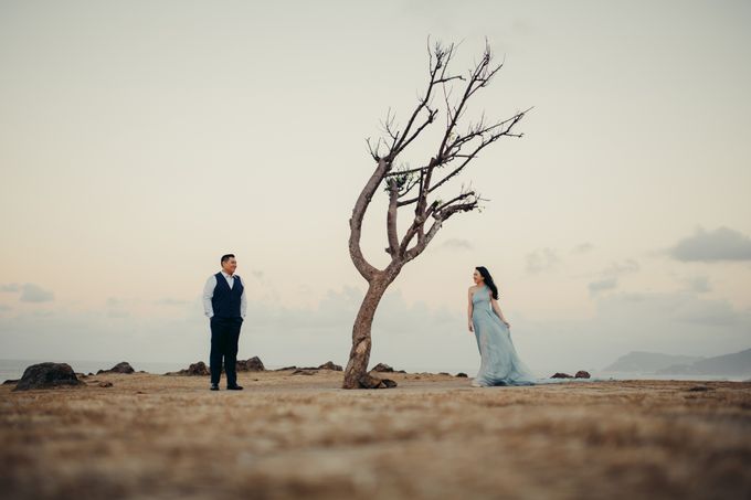 Destination Prewedding Lombok with Diverse Magnificent Landscapes by FIRE, WOOD & EARTH - 001