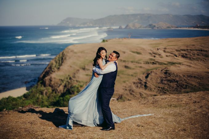 Destination Prewedding Lombok with Diverse Magnificent Landscapes by fire, wood & earth - 010 Destination Prewedding Lombok with Diverse Magnificent Landscapes by fire, wood & earth - 010