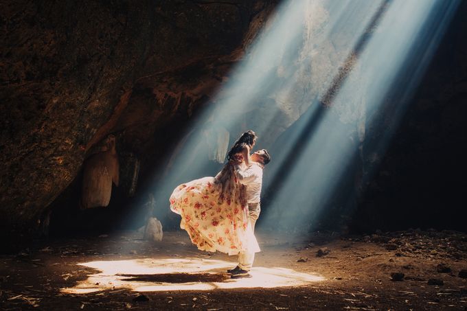 Destination Prewedding Lombok with Diverse Magnificent Landscapes by fire, wood & earth - 017 Destination Prewedding Lombok with Diverse Magnificent Landscapes by fire, wood & earth - 017