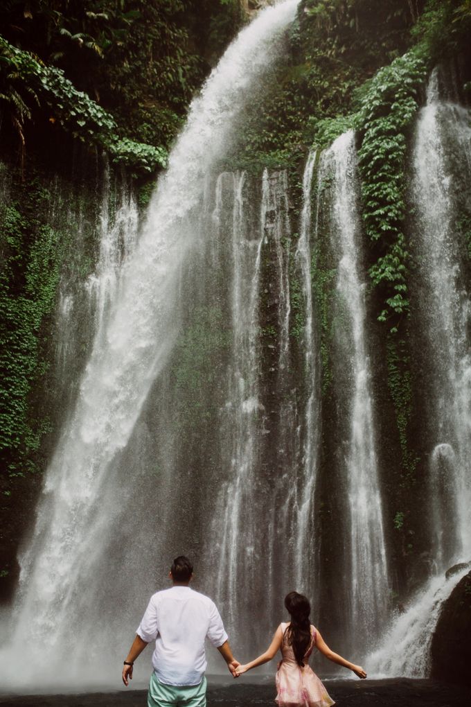 Destination Prewedding Lombok with Diverse Magnificent Landscapes by FIRE, WOOD & EARTH - 029