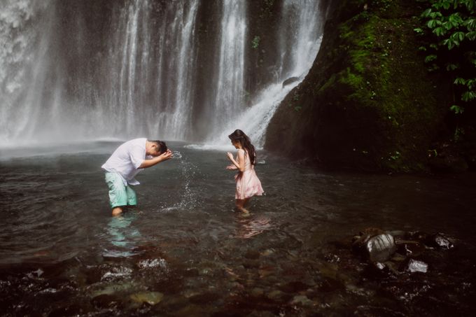 Destination Prewedding Lombok with Diverse Magnificent Landscapes by fire, wood & earth - 030 Destination Prewedding Lombok with Diverse Magnificent Landscapes by fire, wood & earth - 030