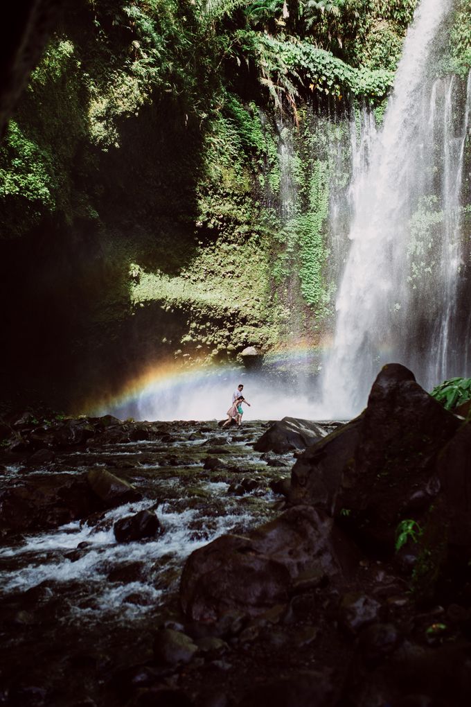 Destination Prewedding Lombok with Diverse Magnificent Landscapes by fire, wood & earth - 036 Destination Prewedding Lombok with Diverse Magnificent Landscapes by fire, wood & earth - 036