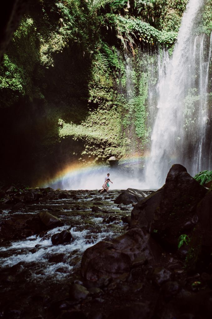 Destination Prewedding Lombok with Diverse Magnificent Landscapes by FIRE, WOOD & EARTH - 036