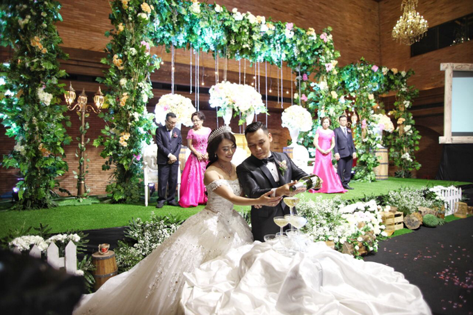 Glen & Christella by Orange Organizer - 005 Glen & Christella by Orange Organizer - 005