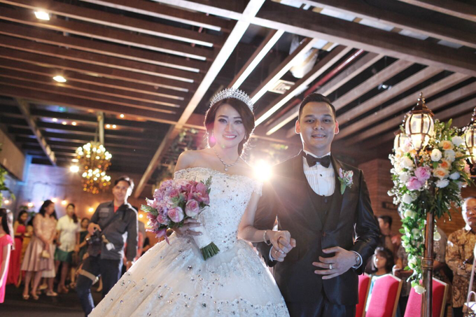 Glen & Christella by Orange Organizer - 010 Glen & Christella by Orange Organizer - 010