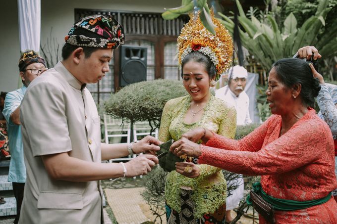 Balinese Wedding Ceremony Of Mega & Terry by MOMENTO PHOTOGRAPHY - 006 Balinese Wedding Ceremony Of Mega & Terry by MOMENTO PHOTOGRAPHY - 006