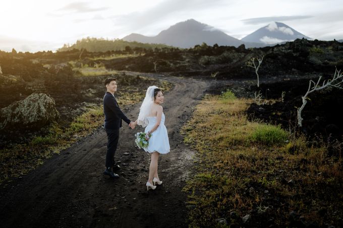 Prewedding of Hengky & Iris at Mount Batur Bali by Warna Project - 029