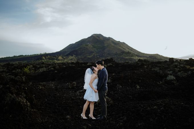 Prewedding of Hengky & Iris at Mount Batur Bali by Warna Project - 030