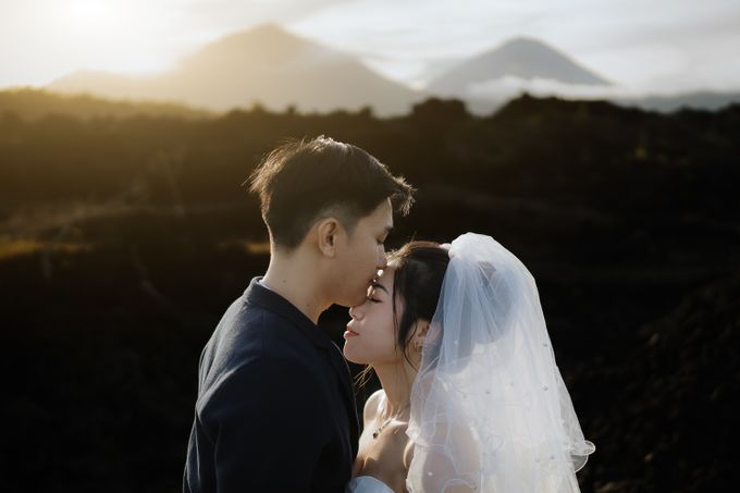 Prewedding of Hengky & Iris at Mount Batur Bali by Warna Project - 045