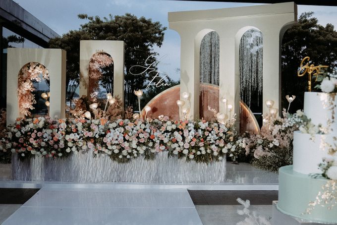 Glen & Felienda Wedding Decoration at Hilton Pool by Testimo Wedding Planner & Organizer - 002