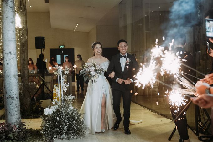 Glen & Felienda Wedding Decoration at Hilton Pool by Testimo Wedding Planner & Organizer - 009