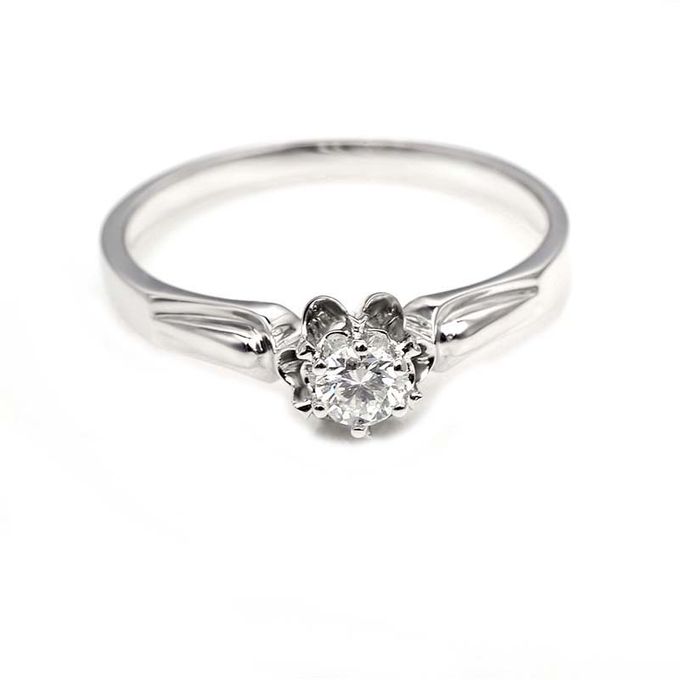 Tiaria Diam   ond Primrose Engagement Diamond Ring Perhiasan Cincin Emas