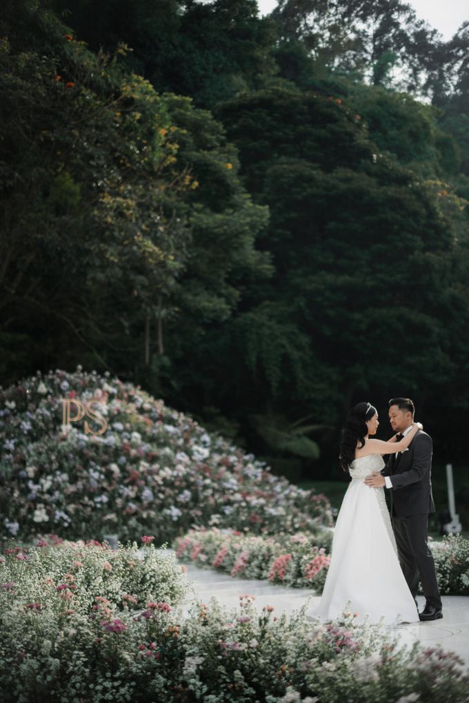 Peter & Selly Wedding Decoration at Gedong Putih by Everglow Pagar Ayu - 030 Peter & Selly Wedding Decoration at Gedong Putih by Everglow Pagar Ayu - 030