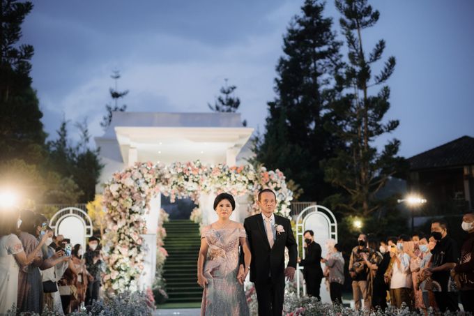Peter & Selly Wedding Decoration at Gedong Putih by Everglow Pagar Ayu - 042 Peter & Selly Wedding Decoration at Gedong Putih by Everglow Pagar Ayu - 042
