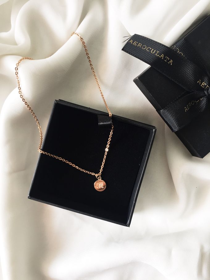 Marizka - 18ct Fine Gold Circle Necklace by AEROCULATA - 004 Marizka - 18ct Fine Gold Circle Necklace by AEROCULATA - 004