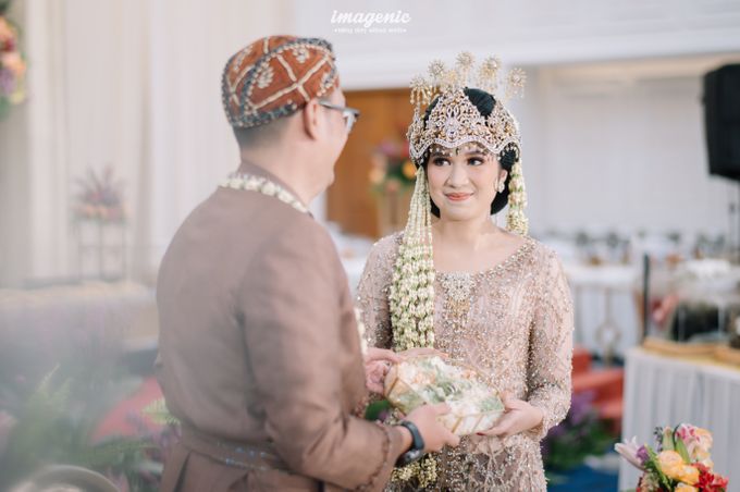 SUNDANESE AKAD OF FIQRI & VITRI by Menara Mandiri by IKK Wedding - 008