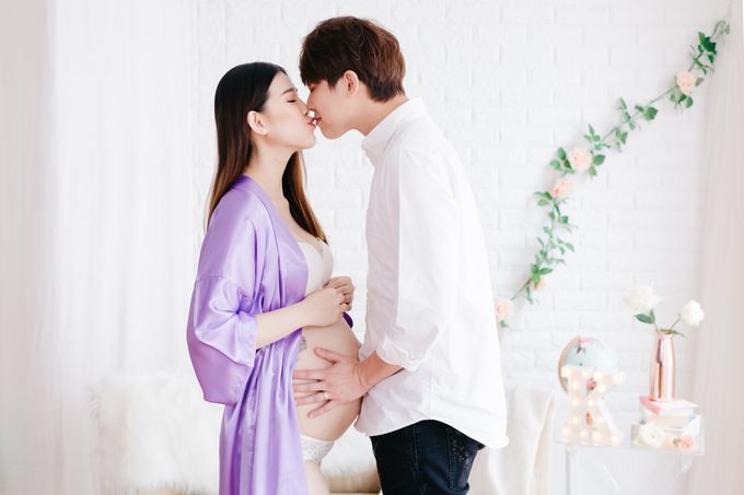 Couple Maternity Boudoir by Bells & Birds - 005 Couple Maternity Boudoir by Bells & Birds - 005