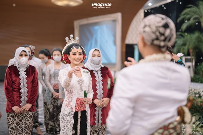 Panggih Ceremony of Rizka & Rizky at Assembly Hall Menara Mandiri 10th Floor by Menara Mandiri by IKK Wedding (ex. Plaza Bapindo) - 001 Panggih Ceremony of Rizka & Rizky at Assembly Hall Menara Mandiri 10th Floor by Menara Mandiri by IKK Wedding (ex. Plaza Bapindo) - 001