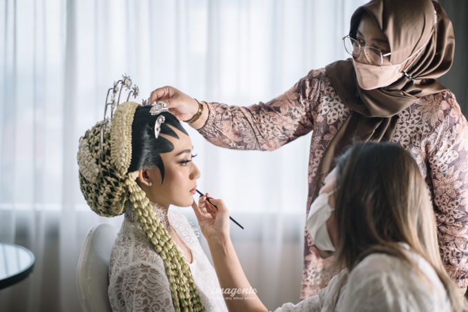Wedding Preparation with our bride at Artotel Mangkuluhur by Hotel Artotel Mangkuluhur by IKK Wedding - 005 Wedding Preparation with our bride at Artotel Mangkuluhur by Hotel Artotel Mangkuluhur by IKK Wedding - 005