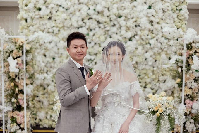 Compilation of White Themed Wedding by Skenoo Hall Emporium Pluit by IKK Wedding - 006 Compilation of White Themed Wedding by Skenoo Hall Emporium Pluit by IKK Wedding - 006