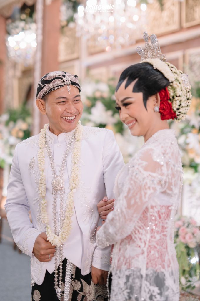 Panggih Ceremony of Rizka & Rizky at Assembly Hall Menara Mandiri 10th Floor by Menara Mandiri by IKK Wedding (ex. Plaza Bapindo) - 009 Panggih Ceremony of Rizka & Rizky at Assembly Hall Menara Mandiri 10th Floor by Menara Mandiri by IKK Wedding (ex. Plaza Bapindo) - 009