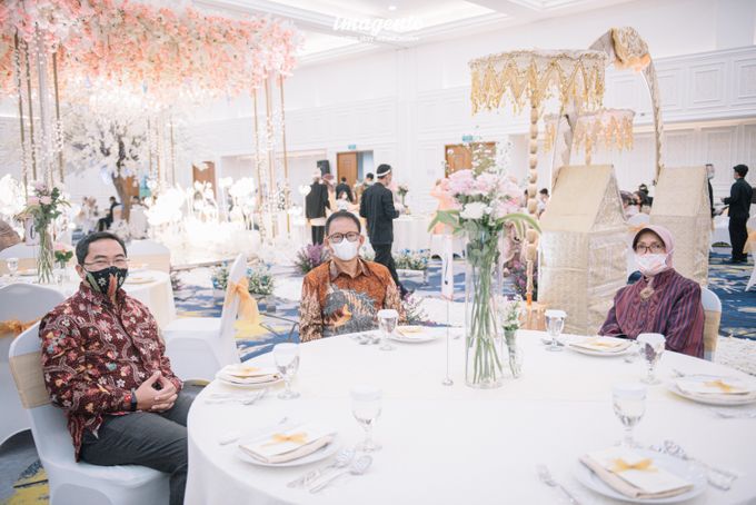 New Normal Minang Wedding Of Febrina & Reza by Menara Mandiri by IKK Wedding (ex. Plaza Bapindo) - 020 New Normal Minang Wedding Of Febrina & Reza by Menara Mandiri by IKK Wedding (ex. Plaza Bapindo) - 020