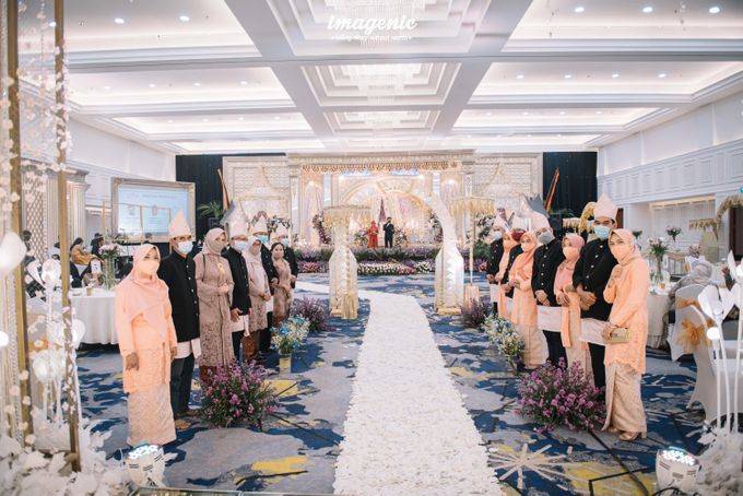 New Normal Minang Wedding Of Febrina & Reza by Menara Mandiri by IKK Wedding (ex. Plaza Bapindo) - 024 New Normal Minang Wedding Of Febrina & Reza by Menara Mandiri by IKK Wedding (ex. Plaza Bapindo) - 024