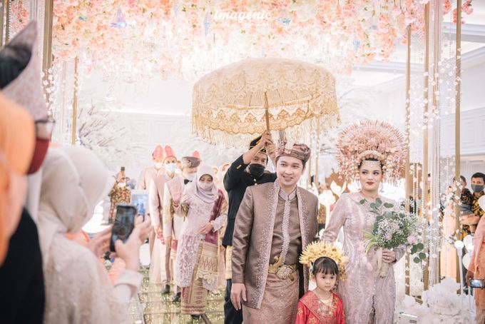 New Normal Minang Wedding Of Febrina & Reza by Menara Mandiri by IKK Wedding (ex. Plaza Bapindo) - 001 New Normal Minang Wedding Of Febrina & Reza by Menara Mandiri by IKK Wedding (ex. Plaza Bapindo) - 001
