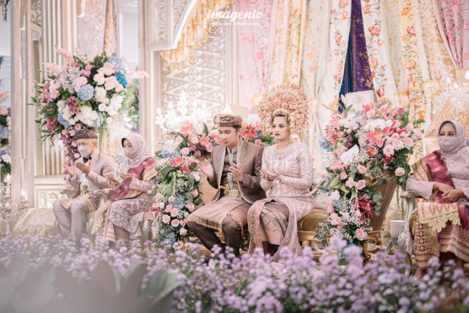 New Normal Minang Wedding Of Febrina & Reza by Menara Mandiri by IKK Wedding (ex. Plaza Bapindo) - 027 New Normal Minang Wedding Of Febrina & Reza by Menara Mandiri by IKK Wedding (ex. Plaza Bapindo) - 027