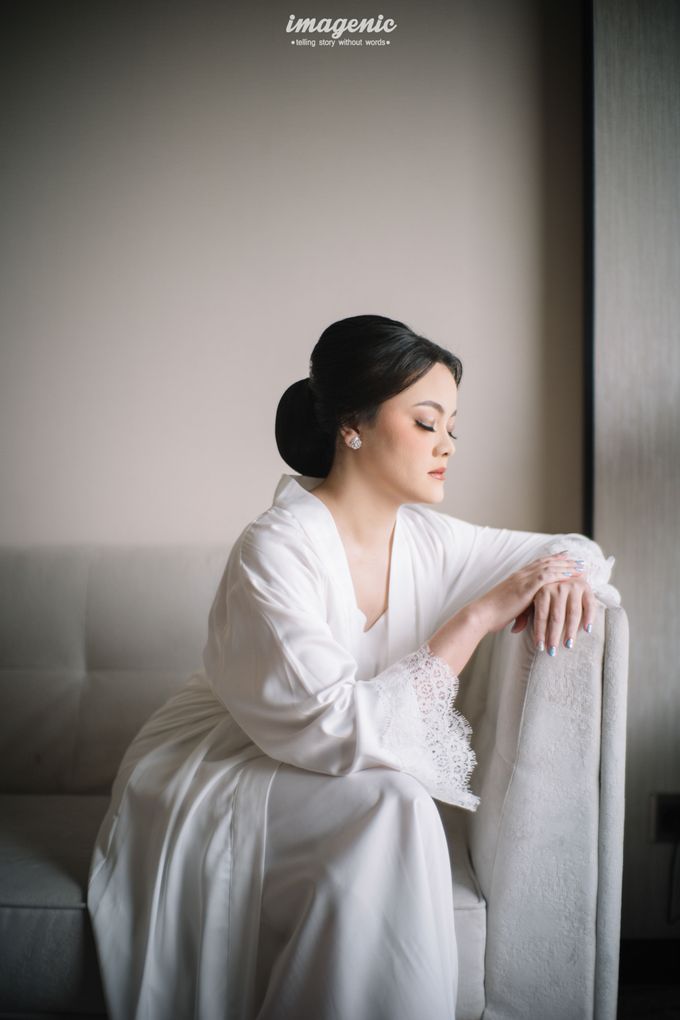 Wedding Preparation with our bride at Artotel Mangkuluhur by Hotel Artotel Mangkuluhur by IKK Wedding - 002 Wedding Preparation with our bride at Artotel Mangkuluhur by Hotel Artotel Mangkuluhur by IKK Wedding - 002