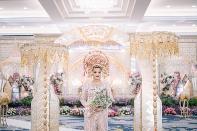 New Normal Minang Wedding Of Febrina & Reza by Menara Mandiri by IKK Wedding (ex. Plaza Bapindo) - 032 New Normal Minang Wedding Of Febrina & Reza by Menara Mandiri by IKK Wedding (ex. Plaza Bapindo) - 032