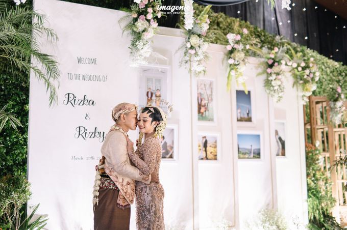 Javanese Wedding Moment of Rizka Rizki by Menara Mandiri by IKK Wedding - 001