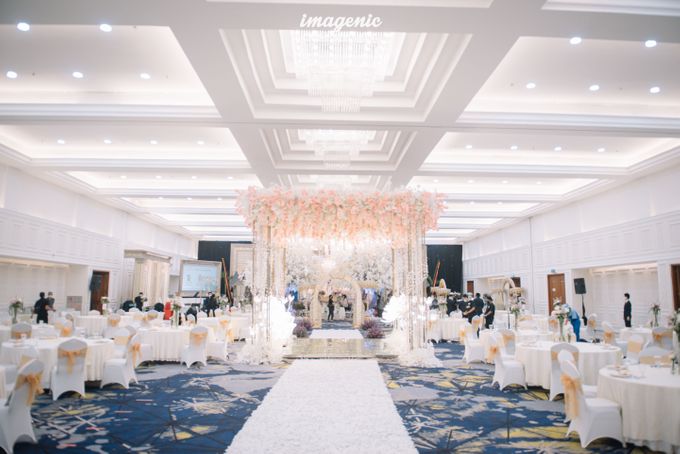New Normal Minang Wedding Of Febrina & Reza by Menara Mandiri by IKK Wedding (ex. Plaza Bapindo) - 035 New Normal Minang Wedding Of Febrina & Reza by Menara Mandiri by IKK Wedding (ex. Plaza Bapindo) - 035