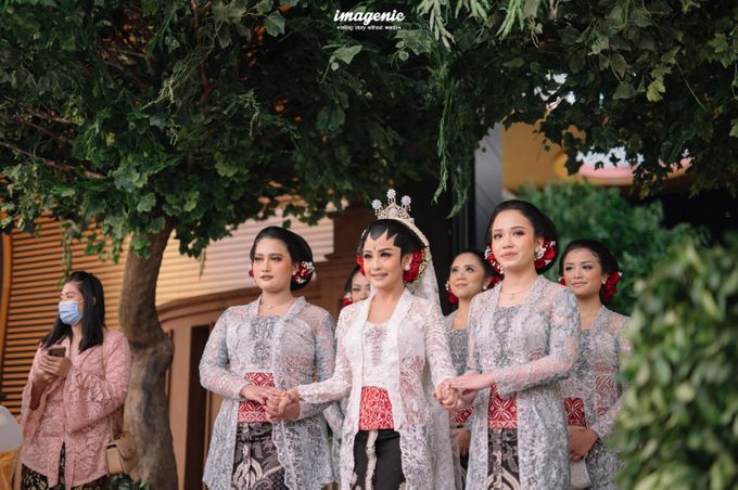 Javanese Wedding Moment of Rizka Rizki by Menara Mandiri by IKK Wedding - 003