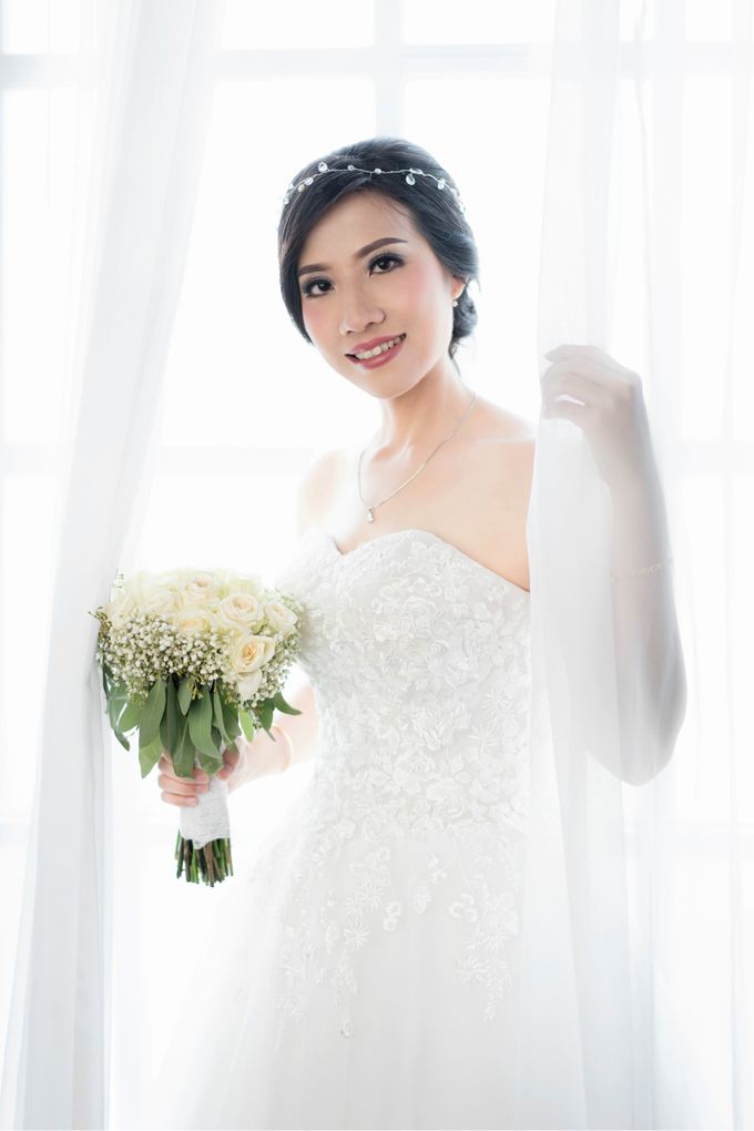 WEDDING GOWN by Leneva Bridal - 050 WEDDING GOWN by Leneva Bridal - 050