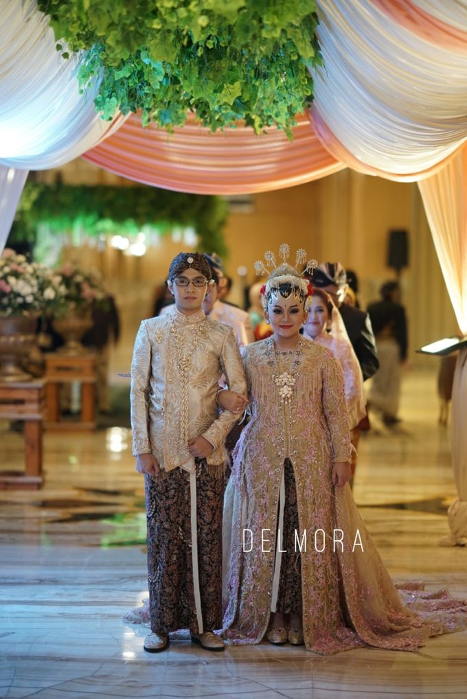 WEDDING PARTY KEBAYA MODERN / TRADISIONAL by DELMORA - 014 WEDDING PARTY KEBAYA MODERN / TRADISIONAL by DELMORA - 014