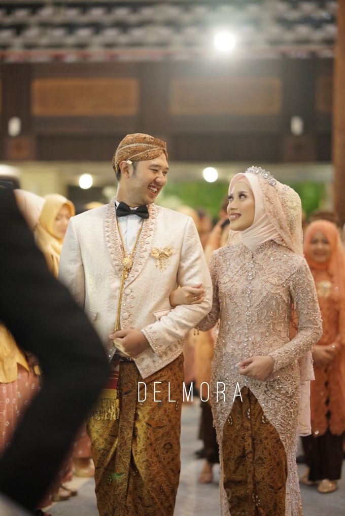 WEDDING PARTY KEBAYA MODERN / TRADISIONAL by DELMORA - 012 WEDDING PARTY KEBAYA MODERN / TRADISIONAL by DELMORA - 012