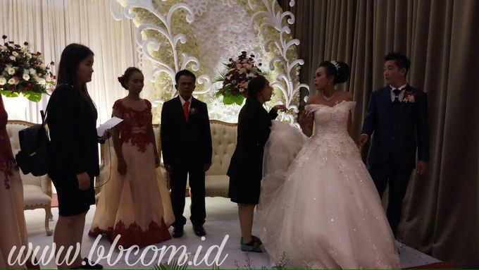 The Wedding Of Akhin & Wiwid by Handy Talky Rental bbcom - 001 The Wedding Of Akhin & Wiwid by Handy Talky Rental bbcom - 001