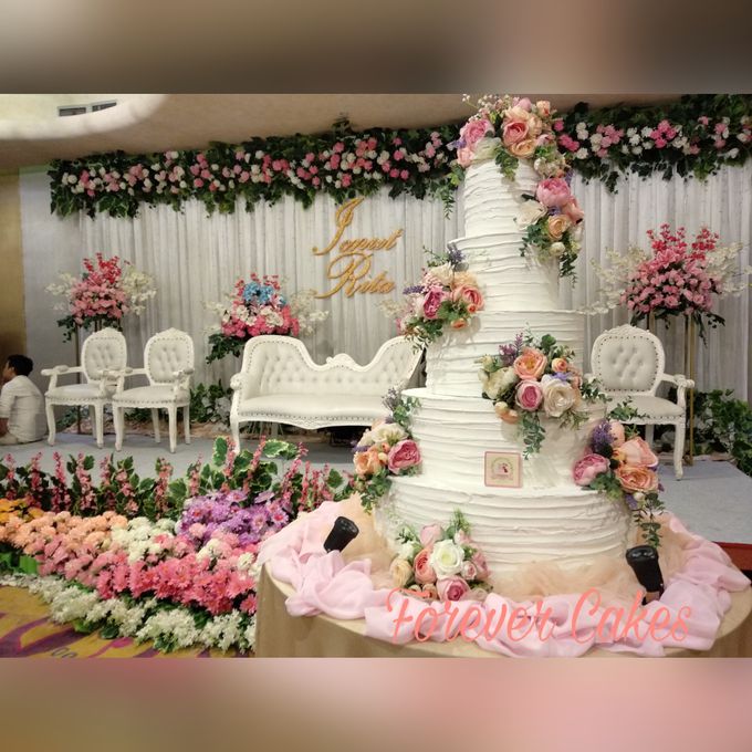 3-5 Tiers Wedding Cake With 70cm Round Base by FOREVER CAKE - 004 3-5 Tiers Wedding Cake With 70cm Round Base by FOREVER CAKE - 004