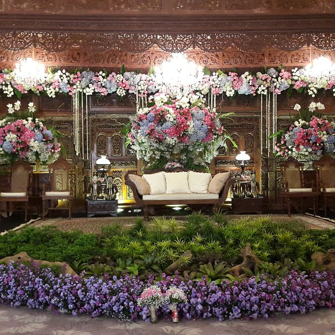 Weddings at Our Royal Ballroom by Royal Kuningan Jakarta - 002 Weddings at Our Royal Ballroom by Royal Kuningan Jakarta - 002