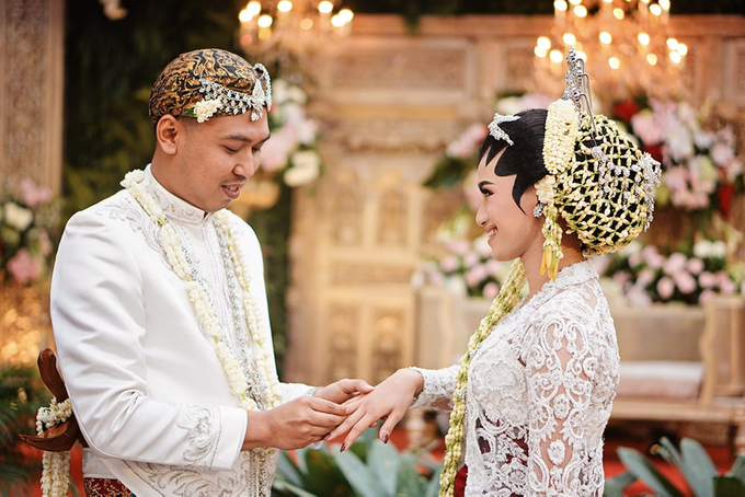 Ari & Mulky Javanese Wedding by Kameela Wedding Organizer - 008 Ari & Mulky Javanese Wedding by Kameela Wedding Organizer - 008